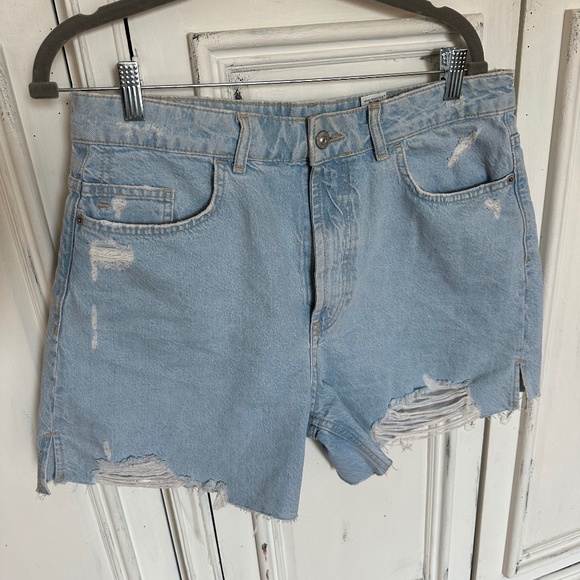 Zara distressed high rise denim shorts Size 12 - Picture 1 of 8